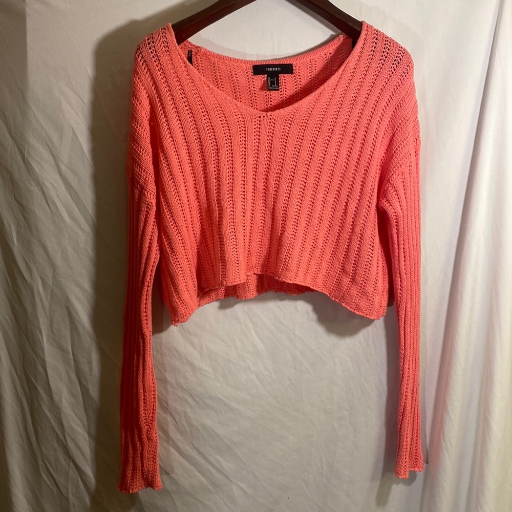 Woman’s crop style sweater top size S.